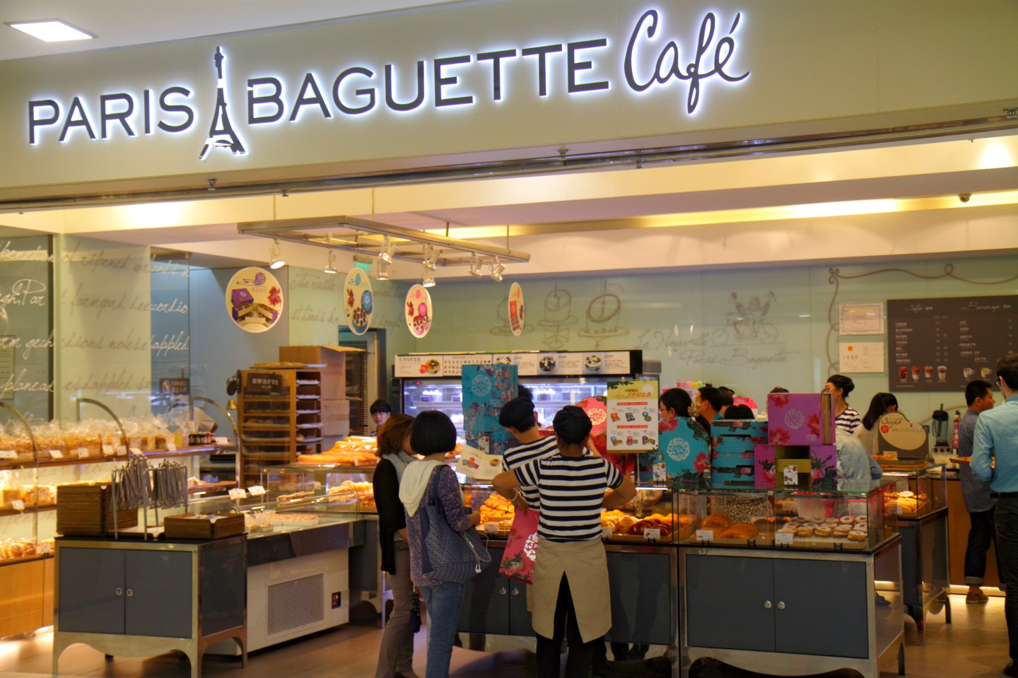 Asian woman at Paris Baguette Caf, entrance
