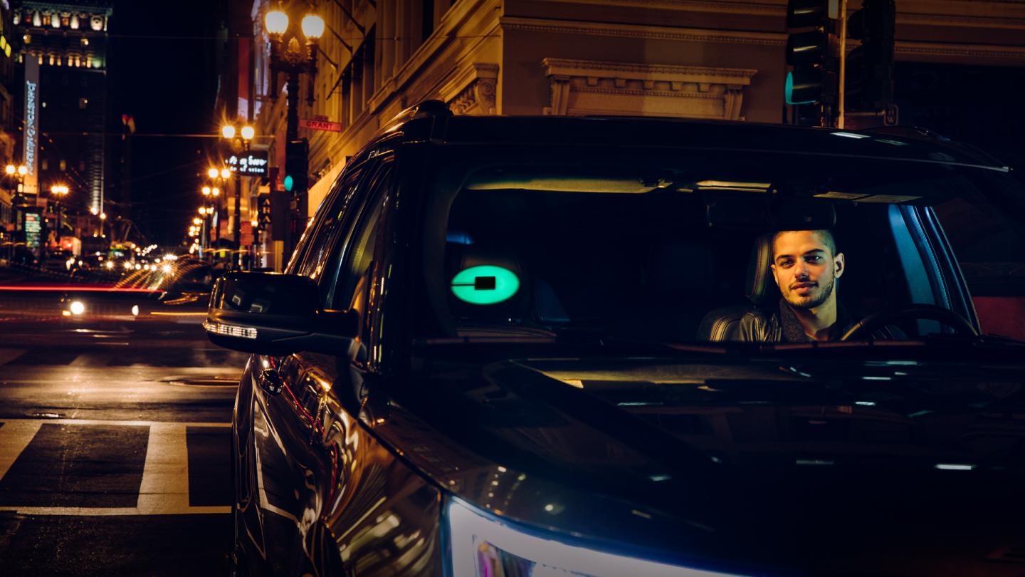 Uber’s New Car Device Aims to Help Passengers Find Their Drivers Faster
