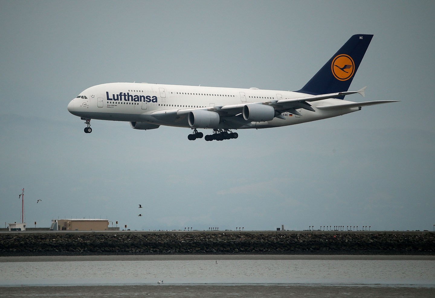 EPA To Regulate Greenhouse Gas Emissions From Airplanes