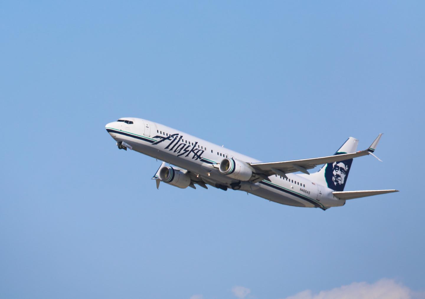 Alaska Airlines Boeing 737 is seen taking off from LAX on October 03, 2016 in Los Angeles, California.