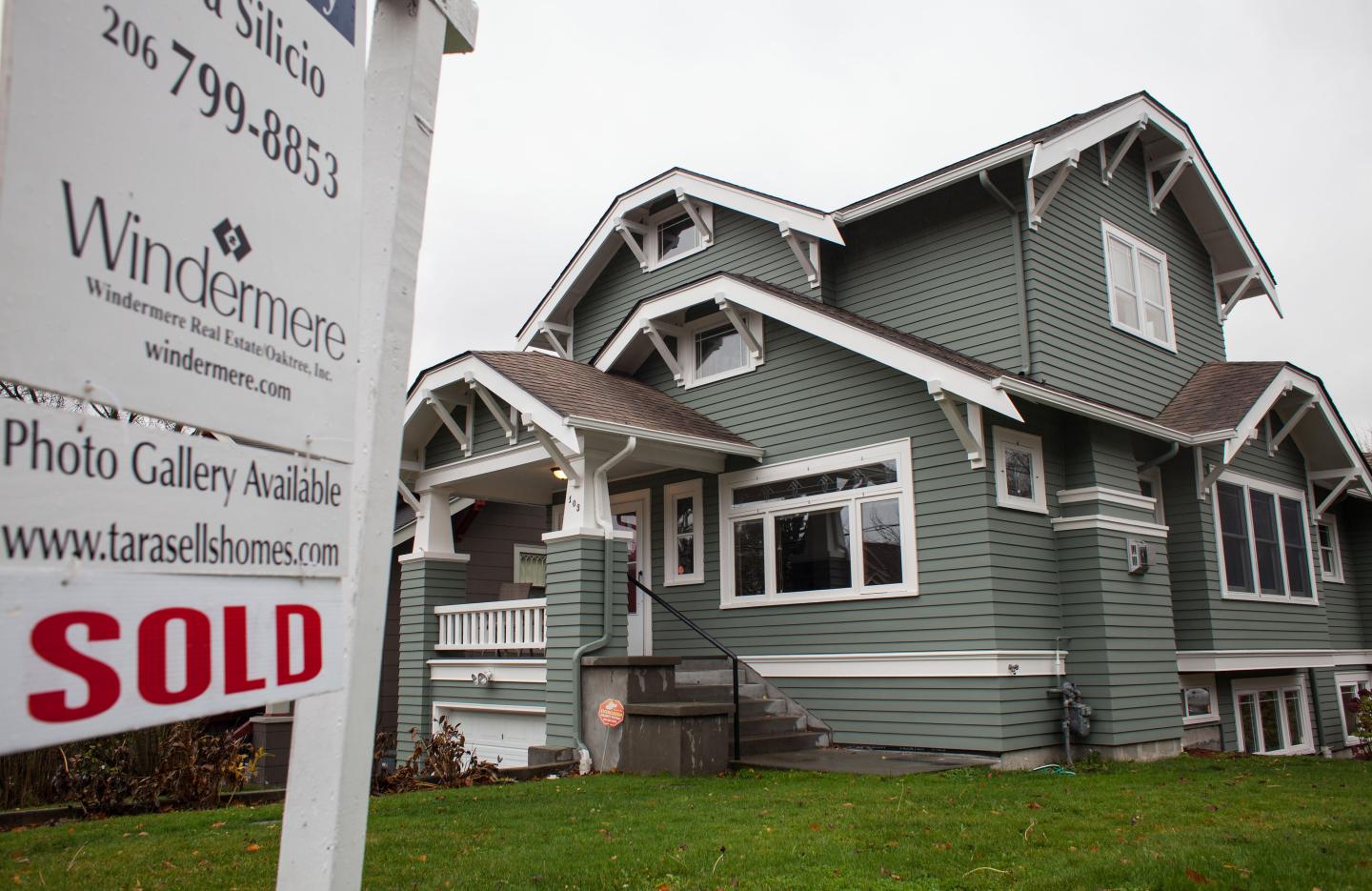 Sales of U.S. Existing Homes Drop to Lowest in Four Months