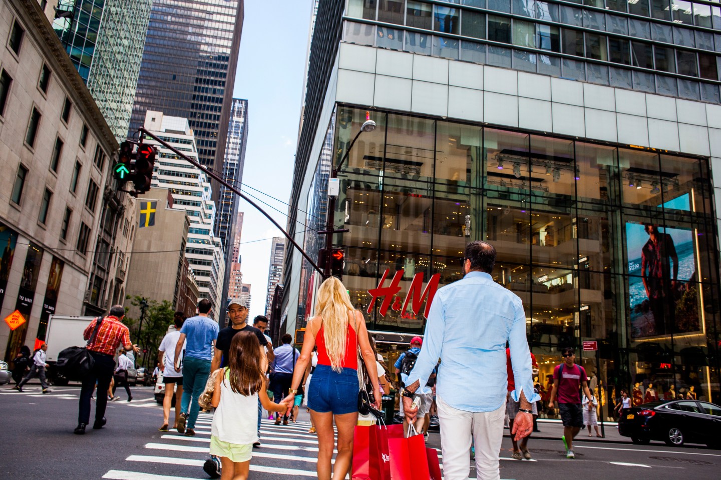 Shoppers Ahead Of Consumer Comfort Figures