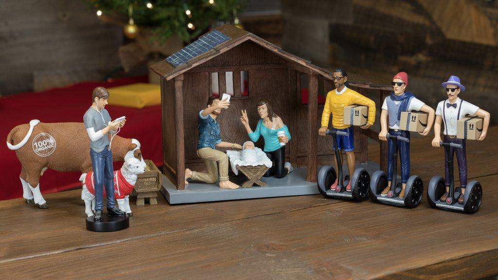 There’s Now a Hipster Nativity Set With Selfie-Taking Mary and Joseph