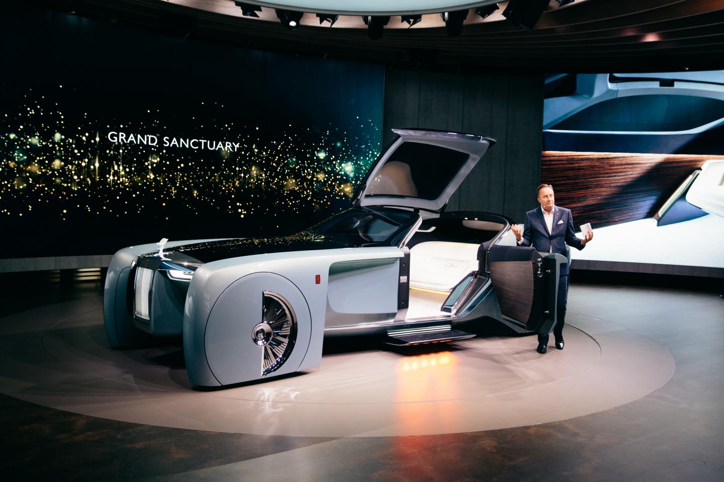 Take a Look Inside the Self-Driving Rolls-Royce of the Future