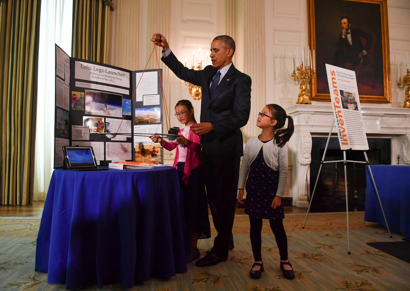 WASHINGTON, DC - APRIL 13: Sisters Kimberly, 9, right, and Rebe