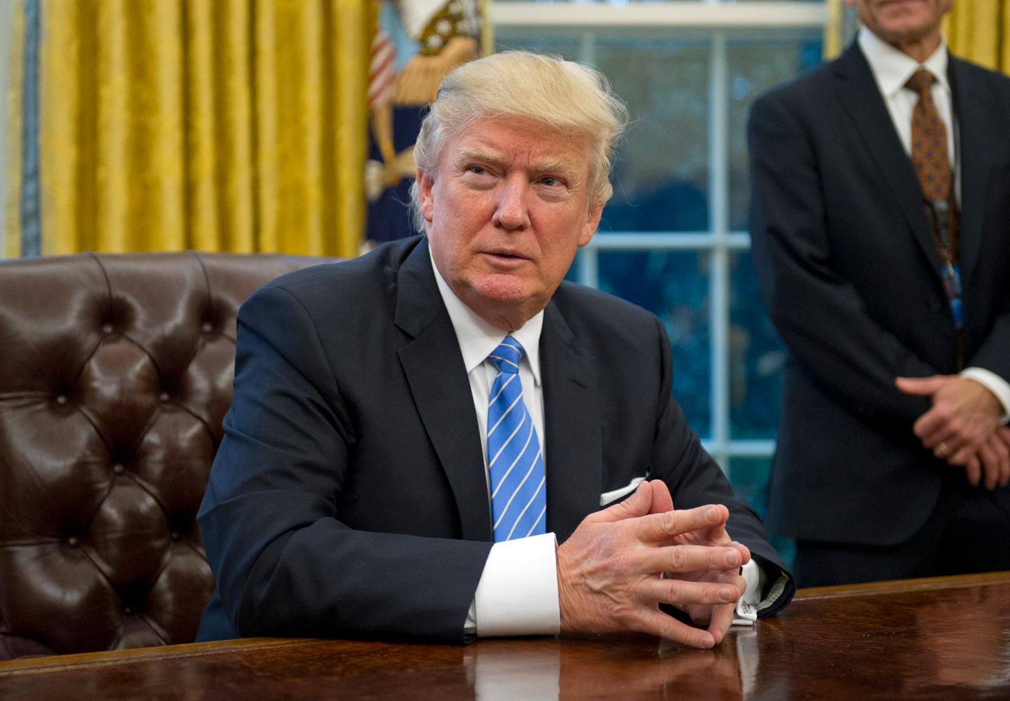 172301_EM_TRUMPCUT