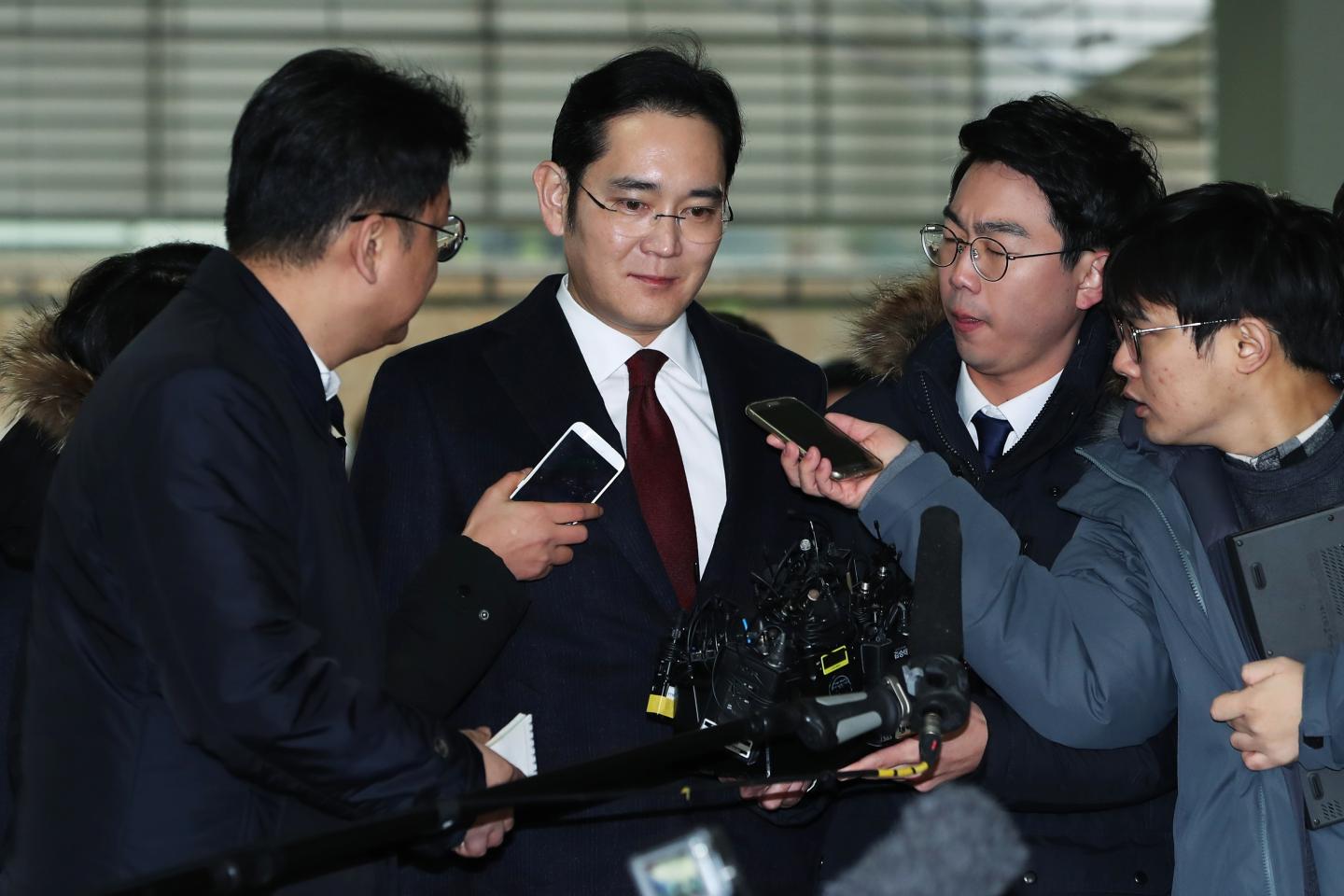 Samsung Vice Chairman Jay Y. Lee Summoned to Special Prosecutor's Office in Bribery Probe