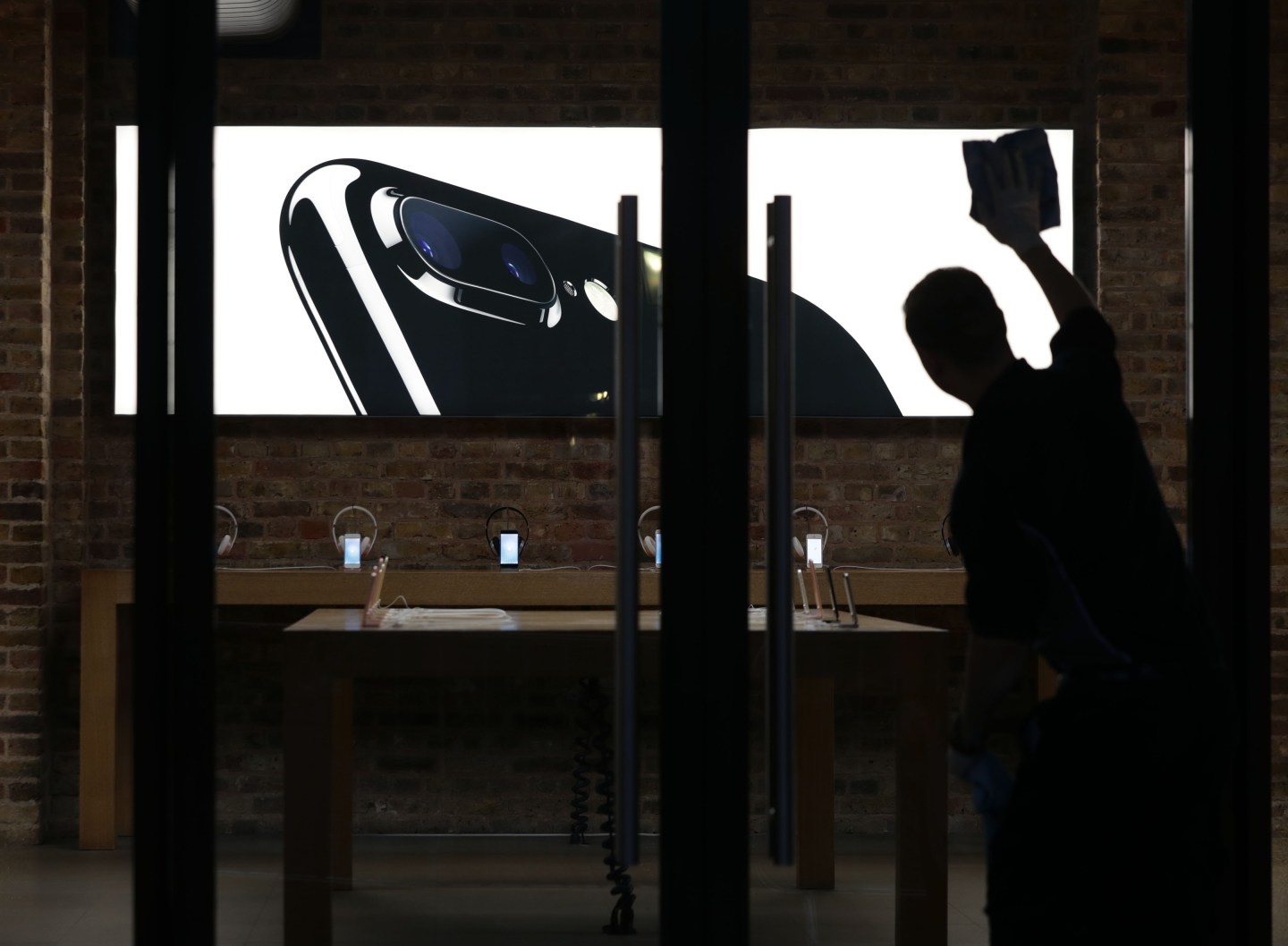 Apple iPhone 7 goes on sale