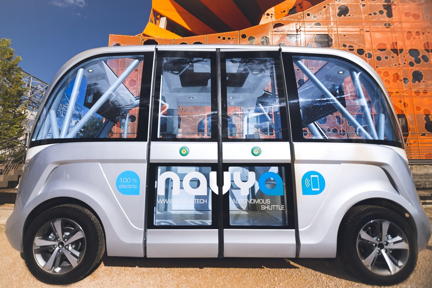 Vegas Puts First Self-Driving Bus to Work on U.S. Public Street