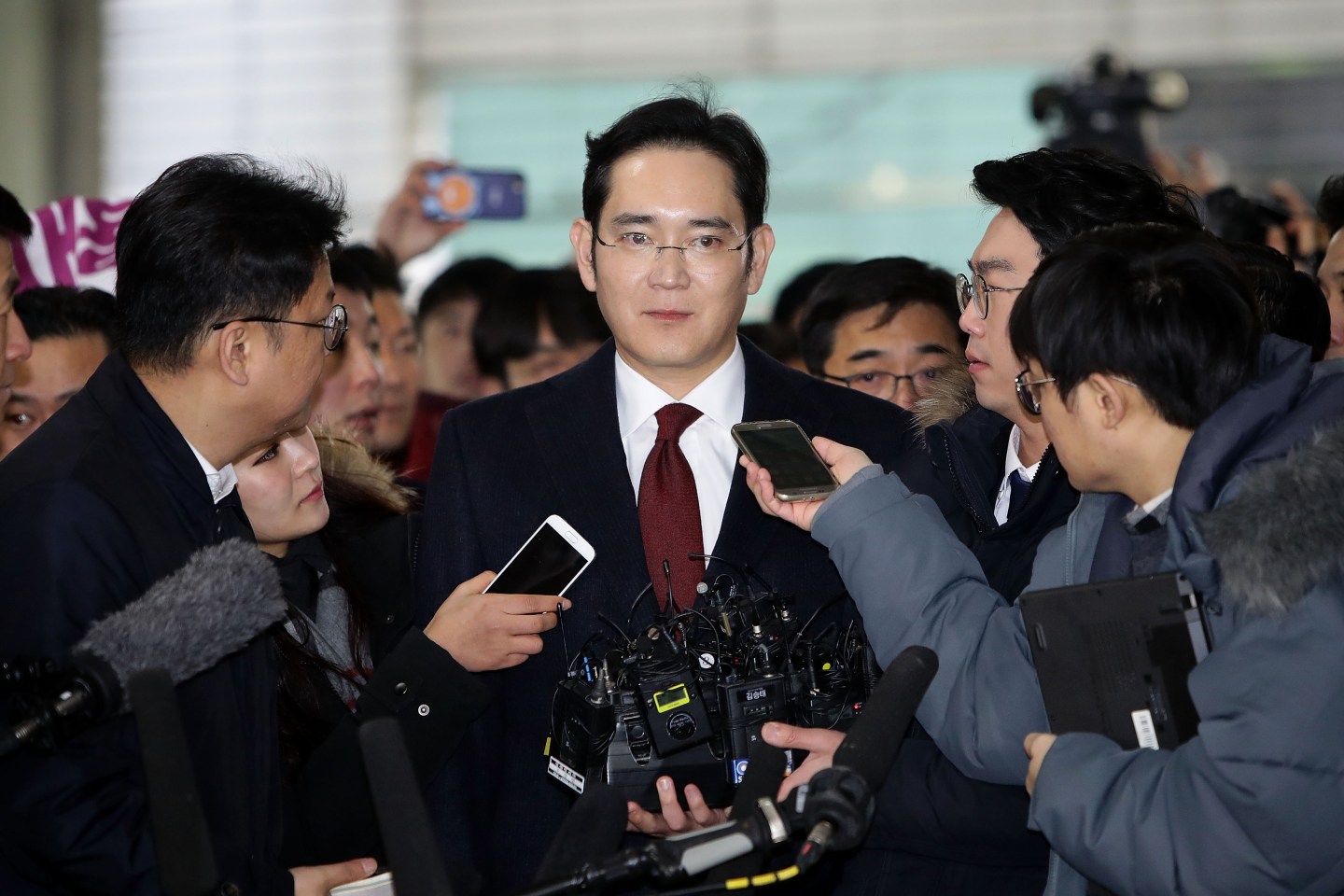 Samsung Vice Chairman Lee Questioned Over Bribery Allegations