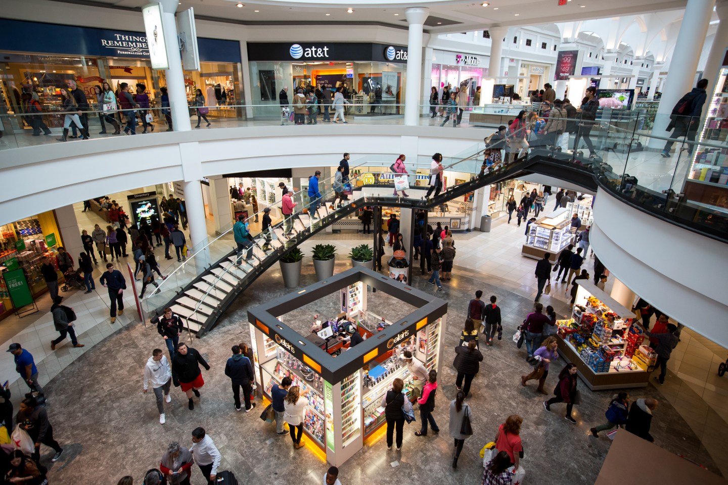 Shoppers Inside The Menlo Park Mall On Black Friday