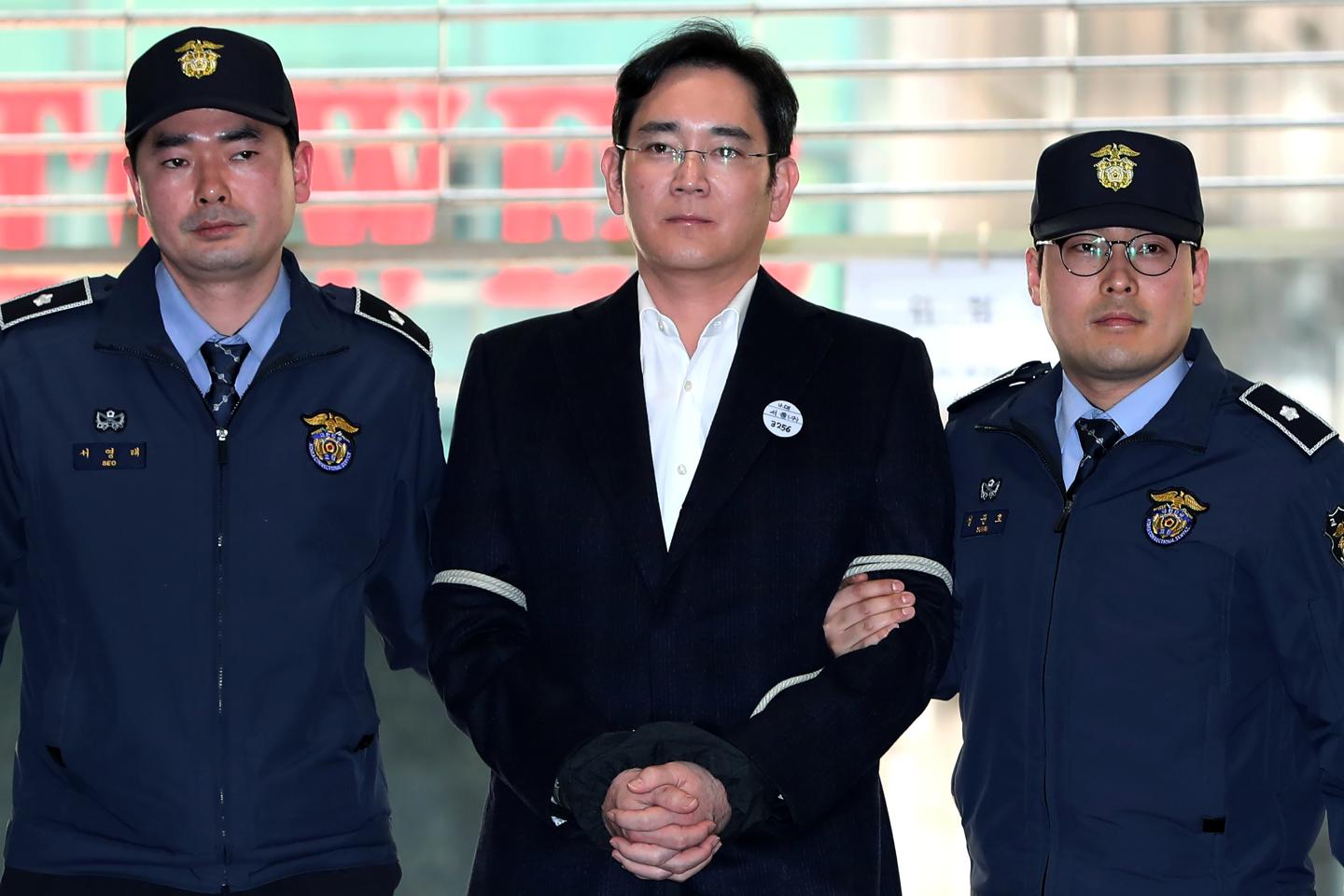 Samsung Vice Chairman Jay Y. Lee Summoned to Special Prosectuor's Office After Arrested On Bribery Allegations