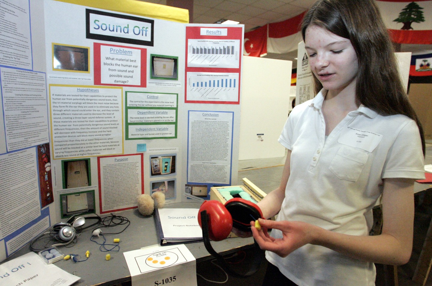 SLUG:sm-science3DATE:March 29, 2008CREDIT: Mark Gail/TWPLarg