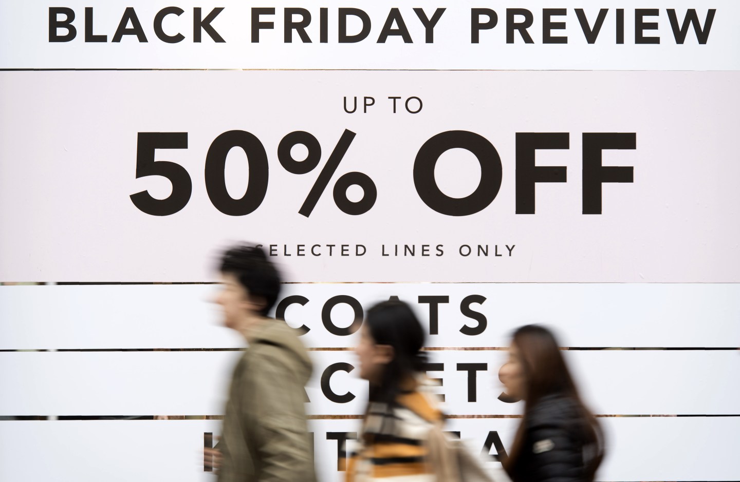 BRITAIN-ECONOMY-RETAIL-BLACK FRIDAY-CYBER MONDAY