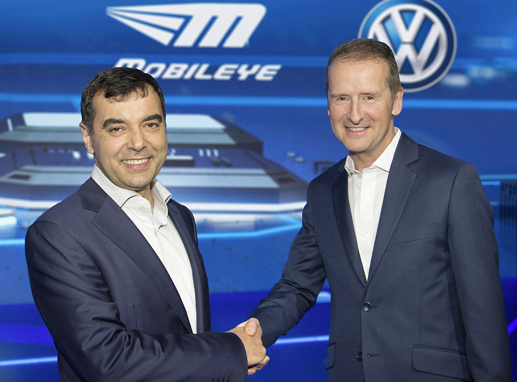 Schwarmdaten ebnen Weg für automatisches Fahren: Volkswagen und Mobileye unterzeichnen Vereinbarung