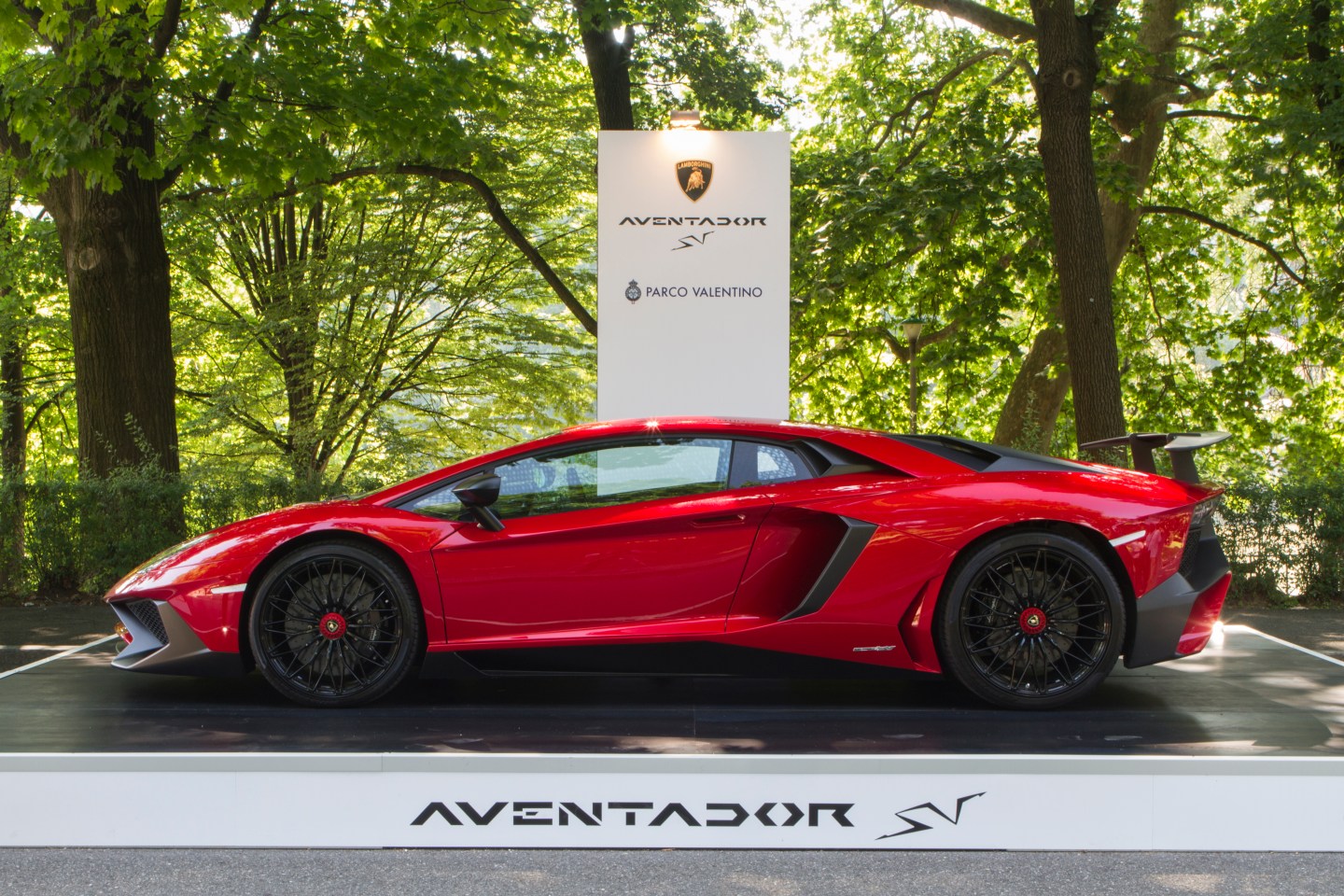 Side view of Lamborgini Aventador. Parco Valentino car show