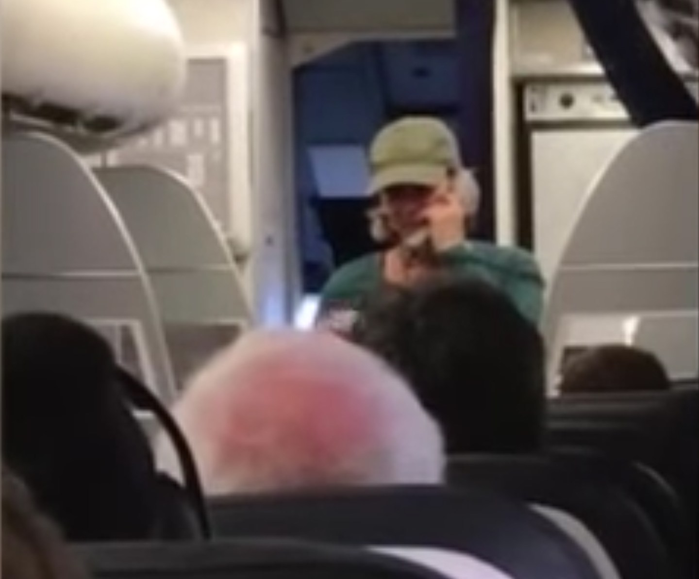 United Pilot Removed From Plane After Bizarre Rant About Donald Trump and Her Divorce