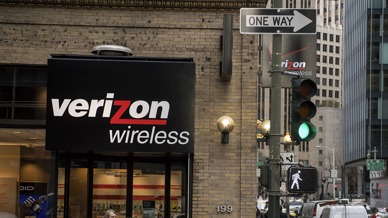 Why Verizon and AT&T Are Jumping Like Hot Tech Stocks