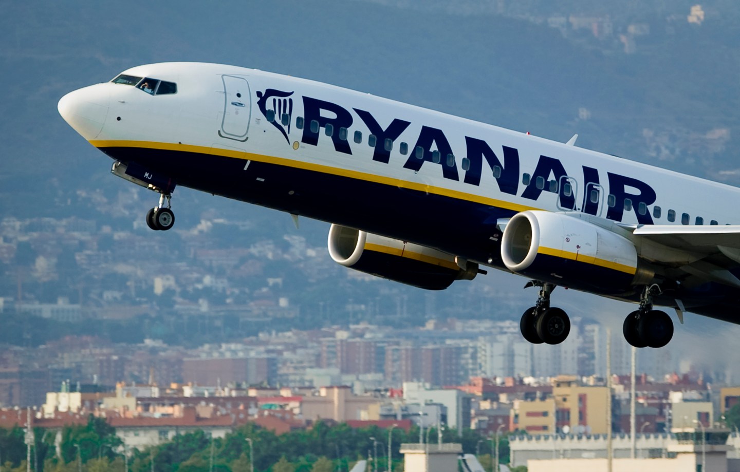 An airplane of the Irish low-cost airlin