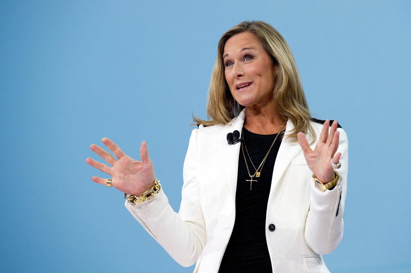 Burberry Says CEO Ahrendts to Leave for Apple as Sales Gain