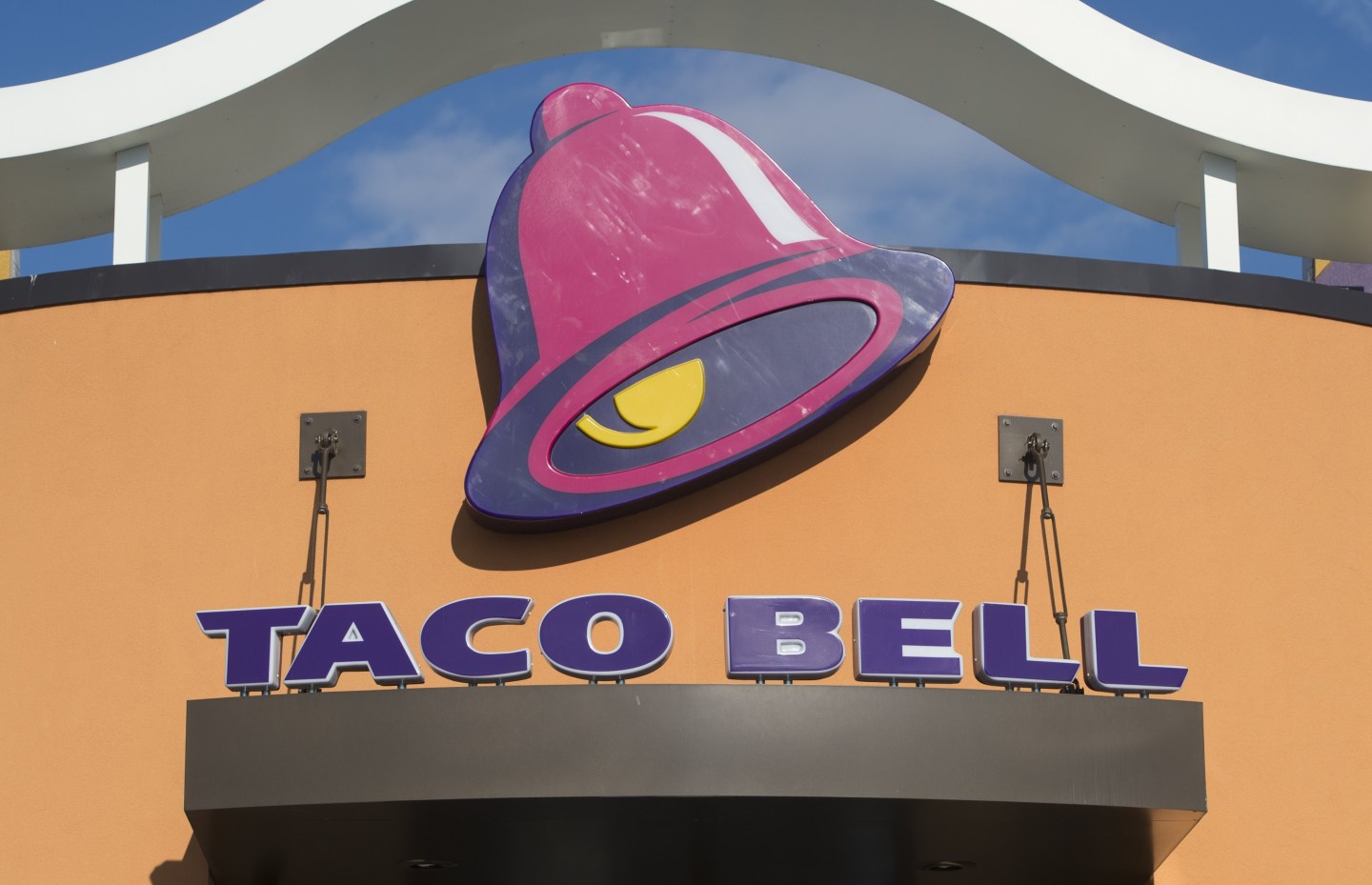 A Taco Bell fast food restaurant.