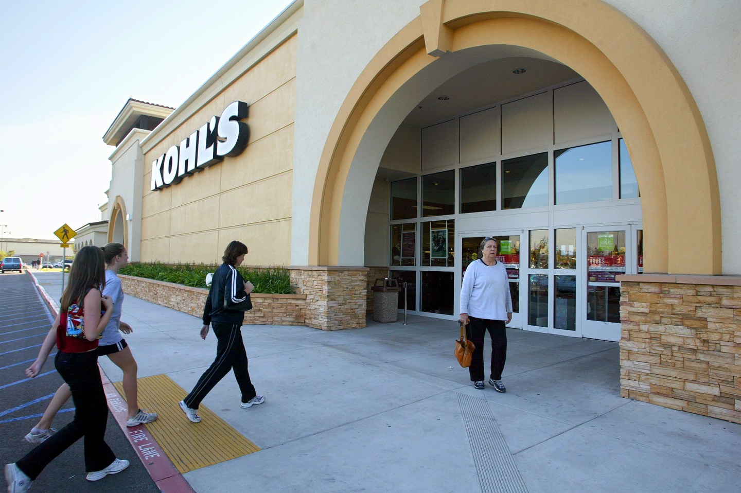 Kohl's store in Glendora. Midlevel department stores are in a crunch as discounters continue pullin