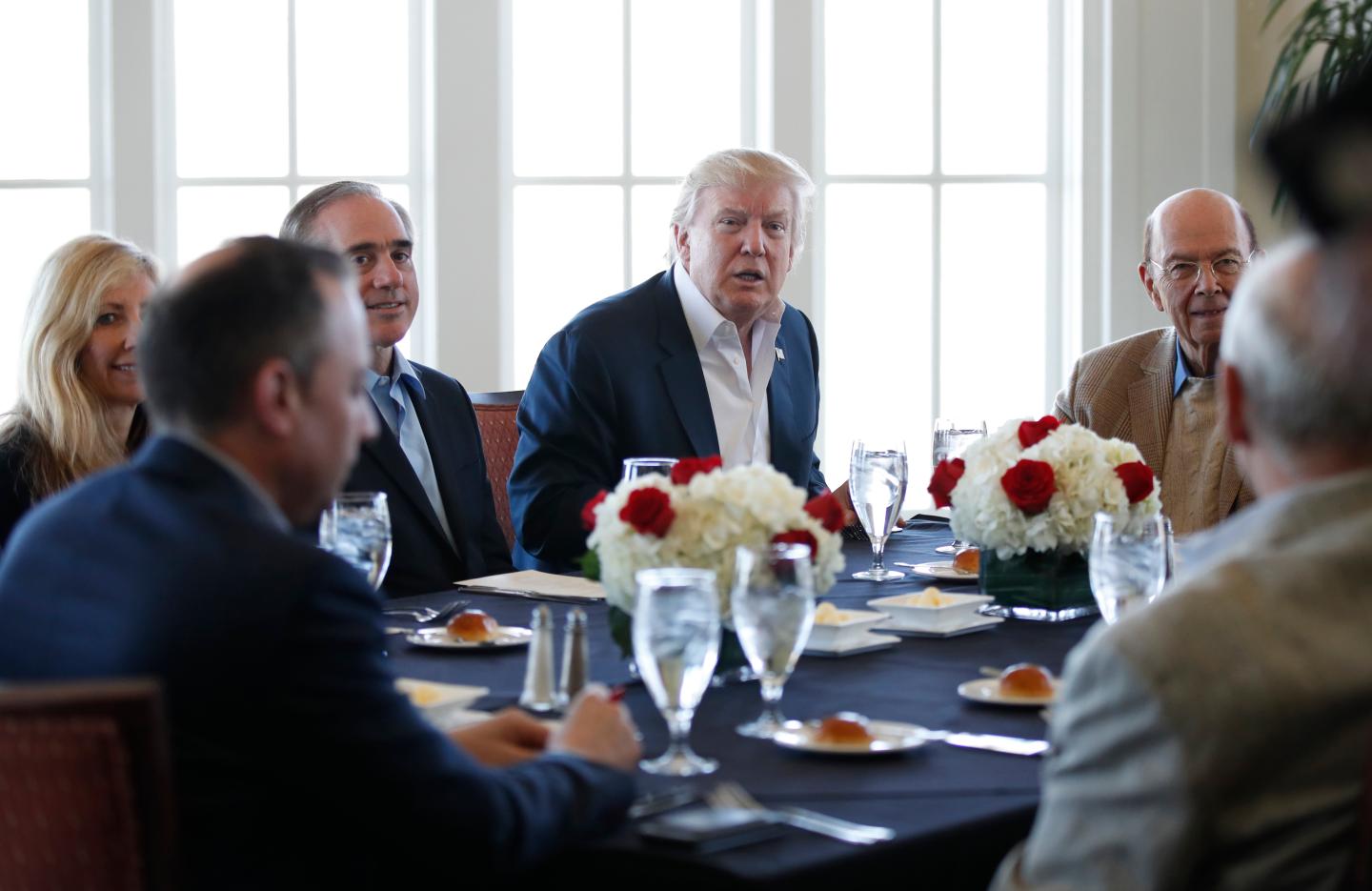 Donald Trump, Reince Priebus, Merle Bari, David Shulkin, Wilbur Ross