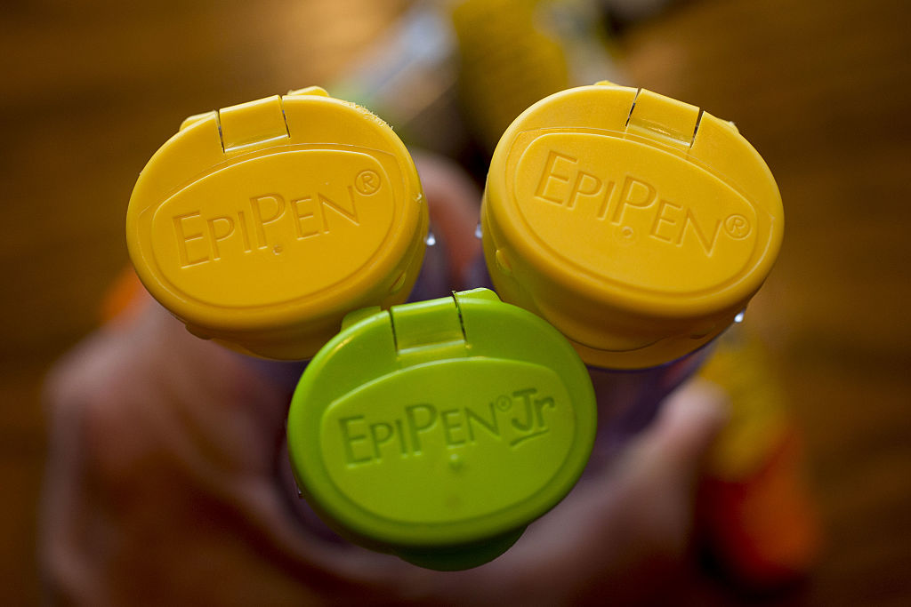 Mylan NVs EpiPen Product Illustrations As Company's Move to Curb EpiPen Costs Blasted as PR Fix by Congress
