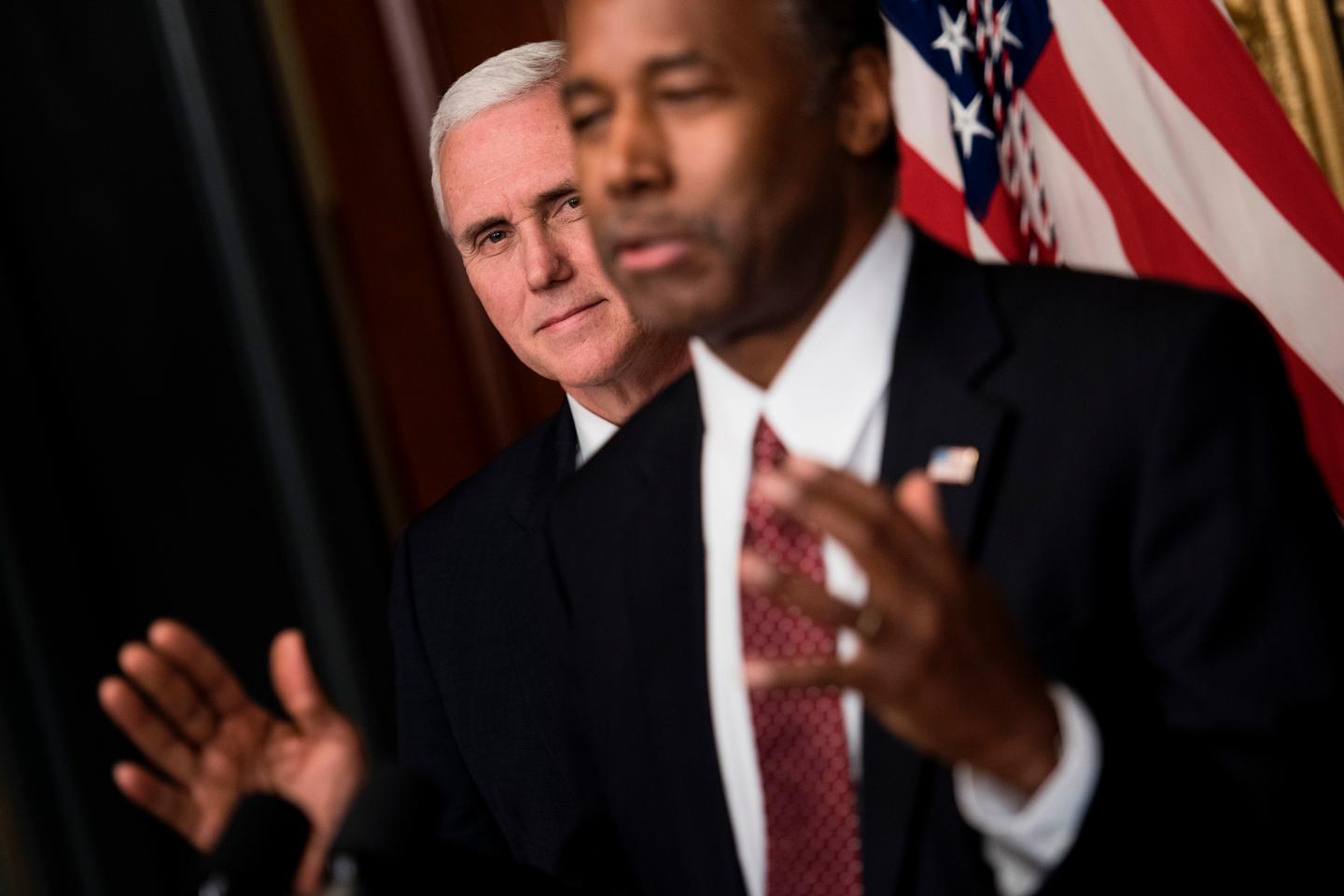 US-POLITICS-CARSON-SWORNIN-HUD