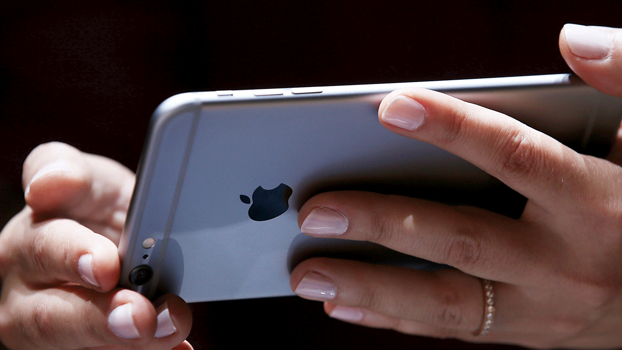 Apple’s Latest iOS Update Looks Closer at AirPods and Siri