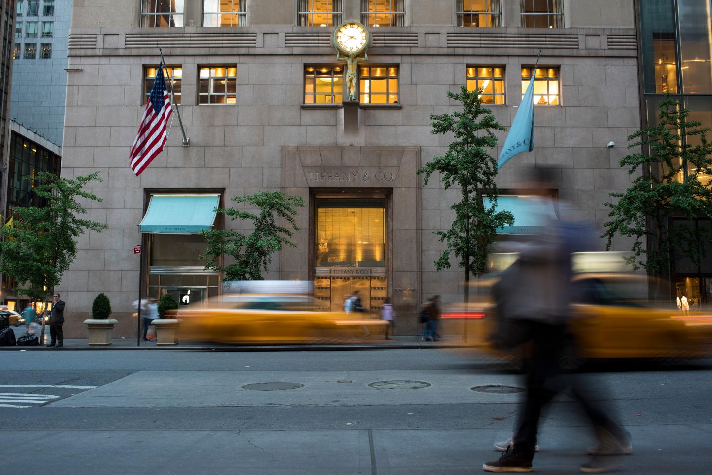 A Tiffany &amp; Co. Store Ahead Of Earnings Figures