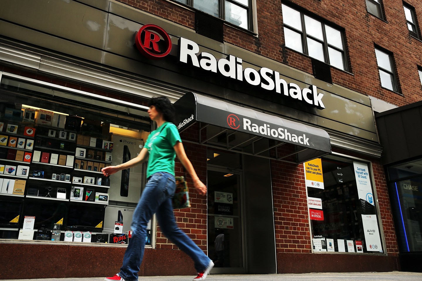 RadioShack Reports Large Quarterly Loss