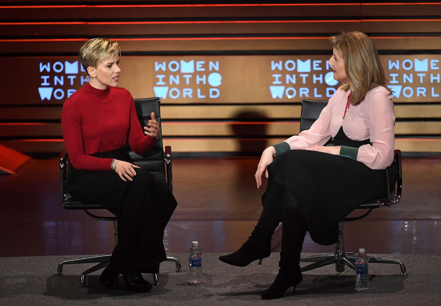 Actress Scarlett Johansson speaks with Arianna Huffington(R) at the Eighth Annual Women In The World Summit at Lincoln Center for the Performing Arts on April 6, 2017 in New York. / AFP PHOTO / ANGELA WEISS (Photo credit should read ANGELA WEISS/AFP/Getty Images)