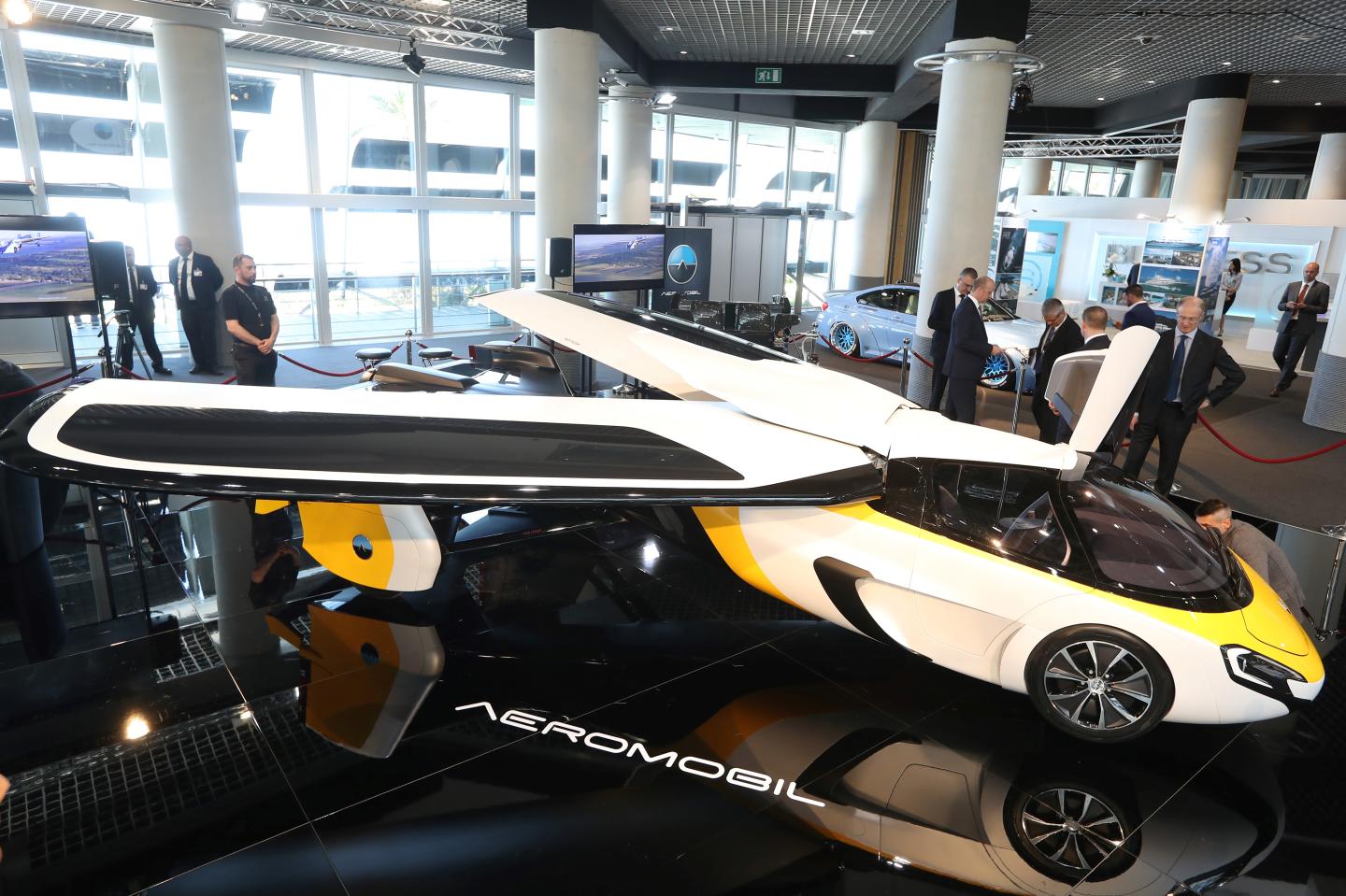 MONACO-LUXURY-CAR-PLANE