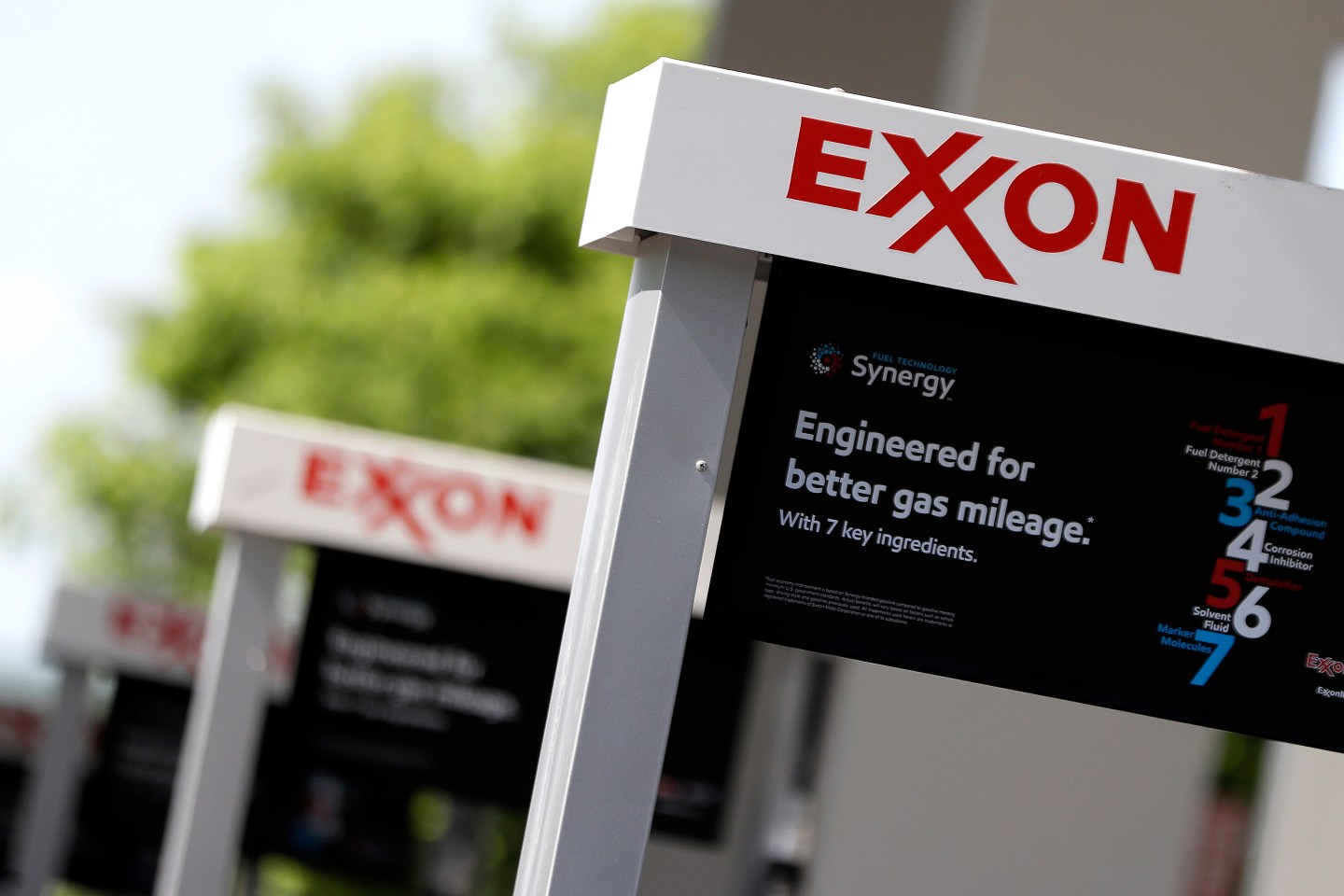 Earns Exxon Mobil