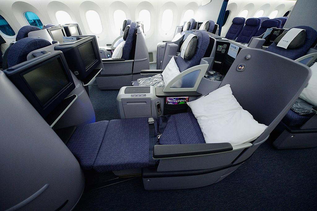 United Airlines Highlights A 787 Dreamliner