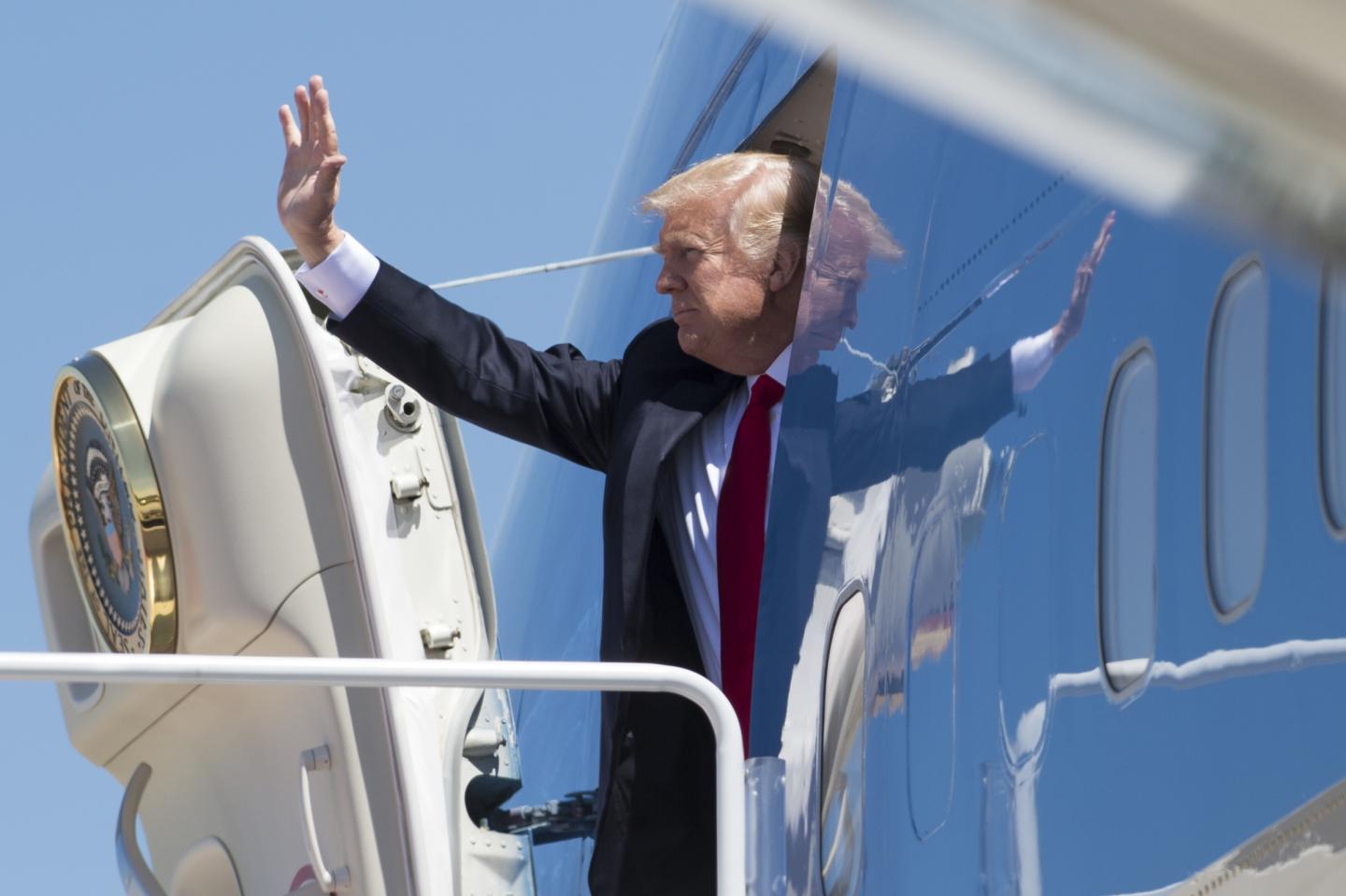 TOPSHOT-US-POLITICS-TRUMP-DEPARTS