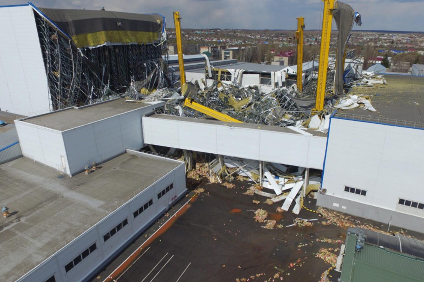 Roof collapses at PepsiCo warehouse in Lipetsk Region, Russia