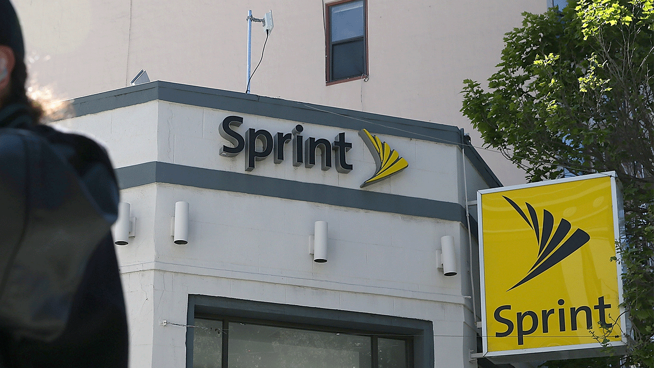 Sprint Offers One-Year Free Unlimited Service Aimed at Verizon Users