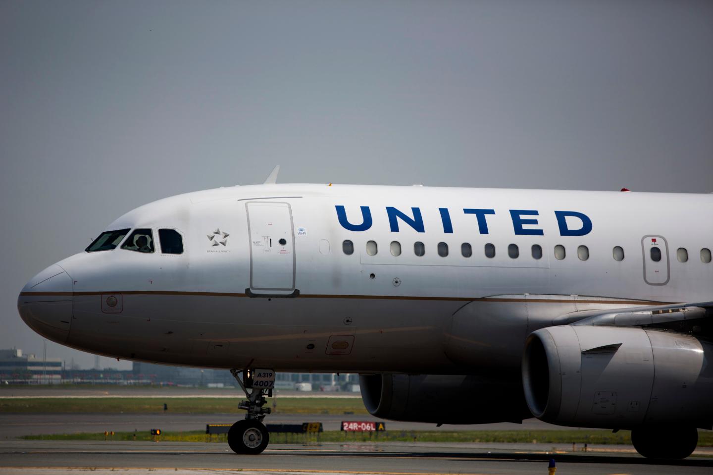 Views From Toronto Pearson Airport As Air Canada Faces 2013 Fare Pressure