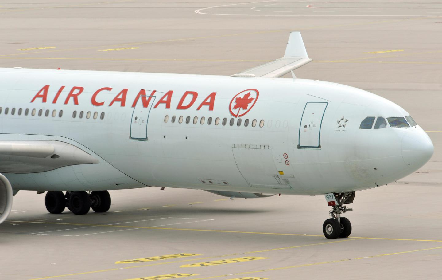 The plane of Air Canada, with German-Can