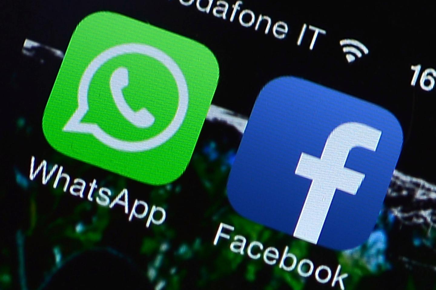 ITALY-US-FACEBOOK-WHATSAPP-STOCKS-COMMUNICATION