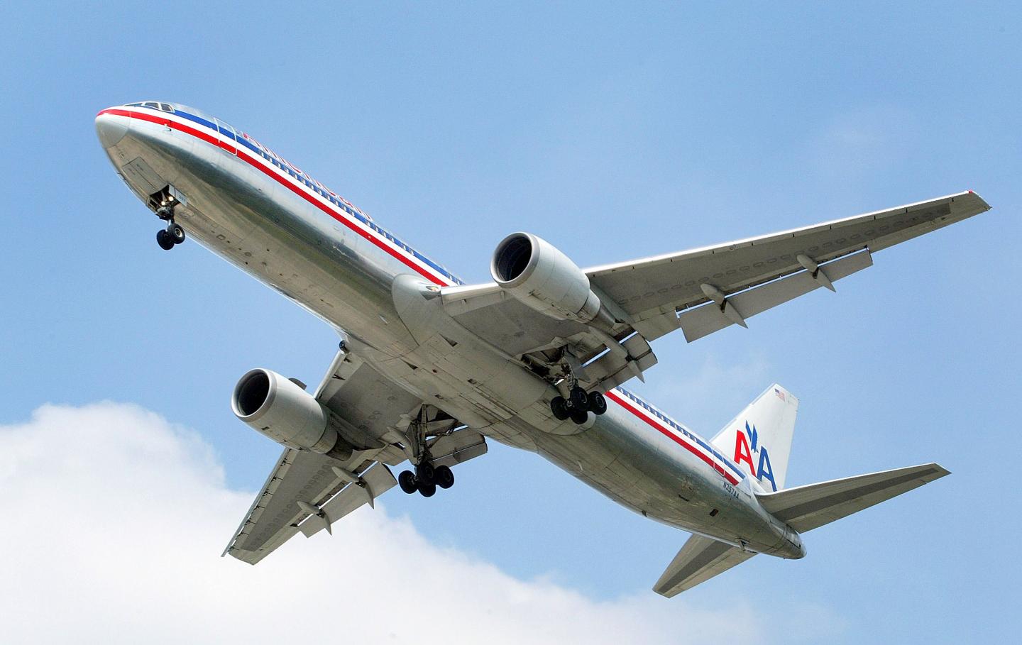 American Airlines Implements Service Fee
