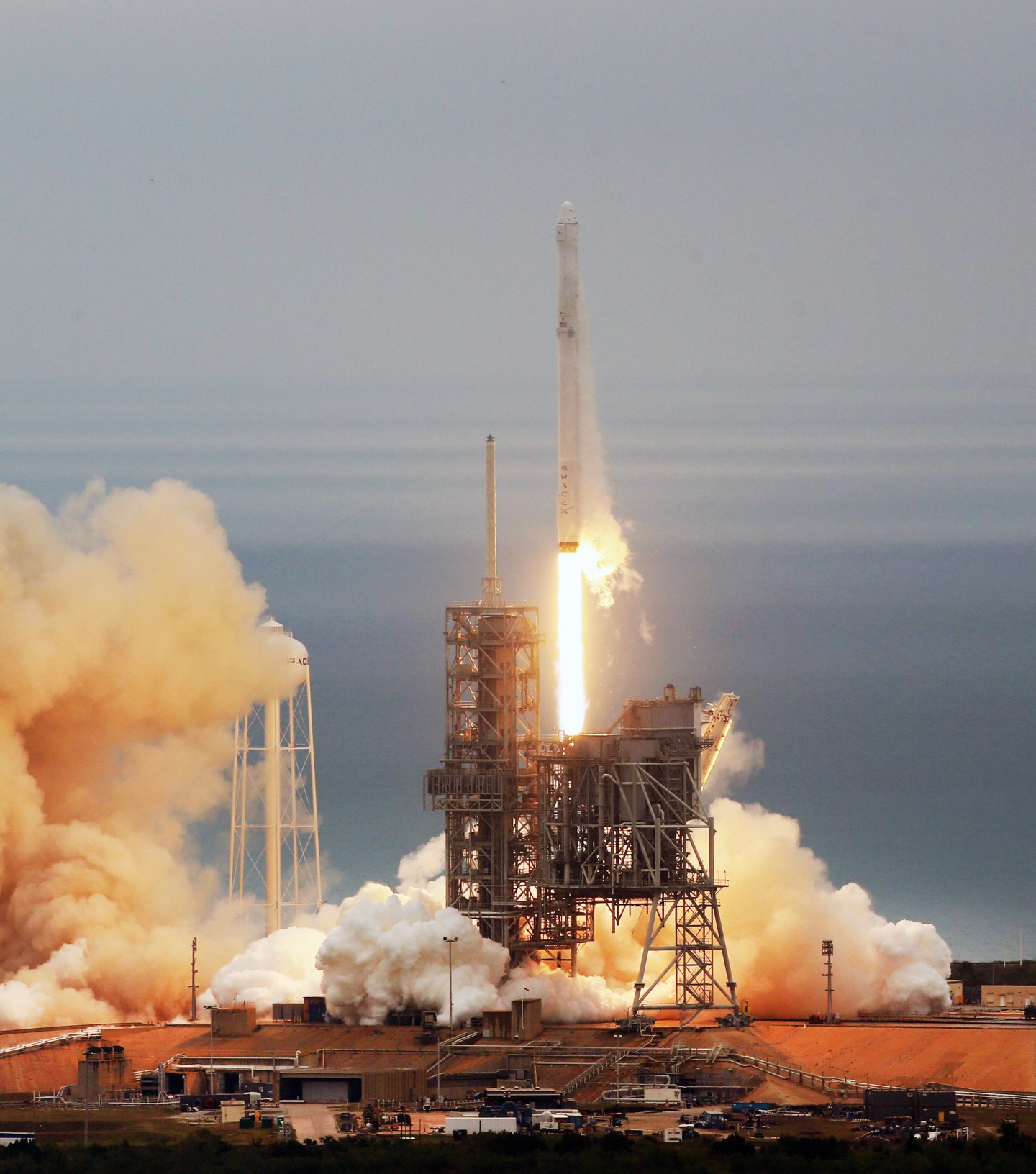 SpaceX postpones launch due to wind