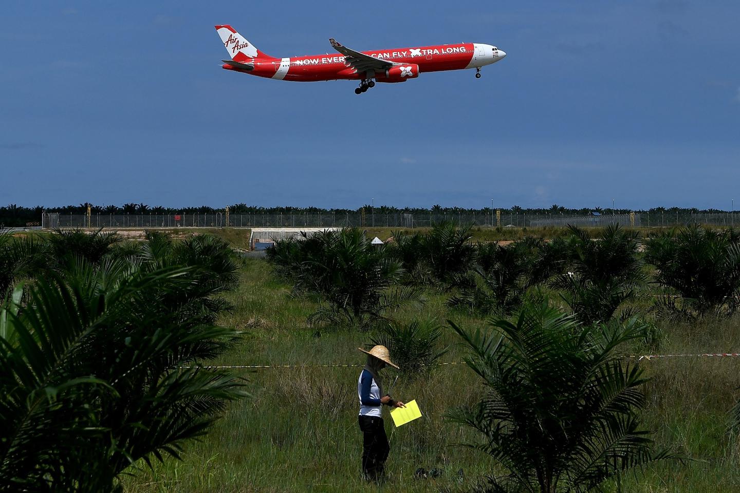 TOPSHOT-MALAYSIA-ECONOMY-AVIATION-AIRASIA