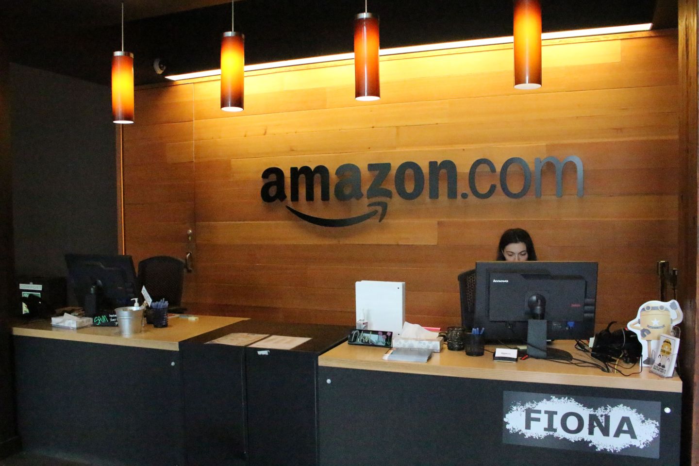 US-IT-AMAZON-OFFICE