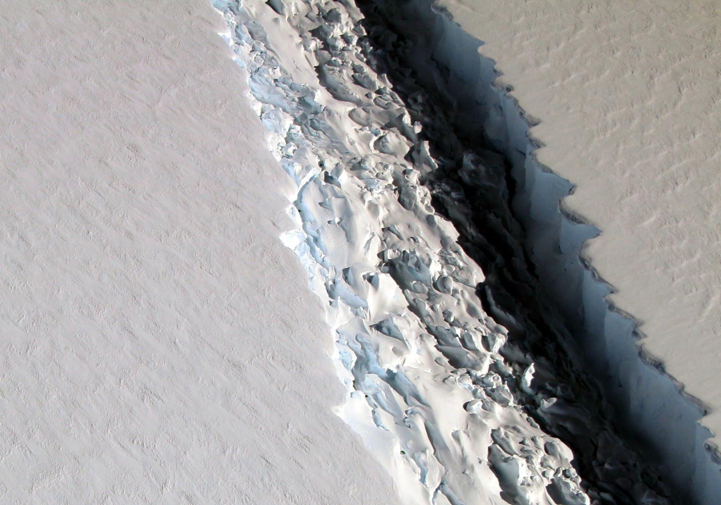 Antarctica Larsen C ice shelf rift