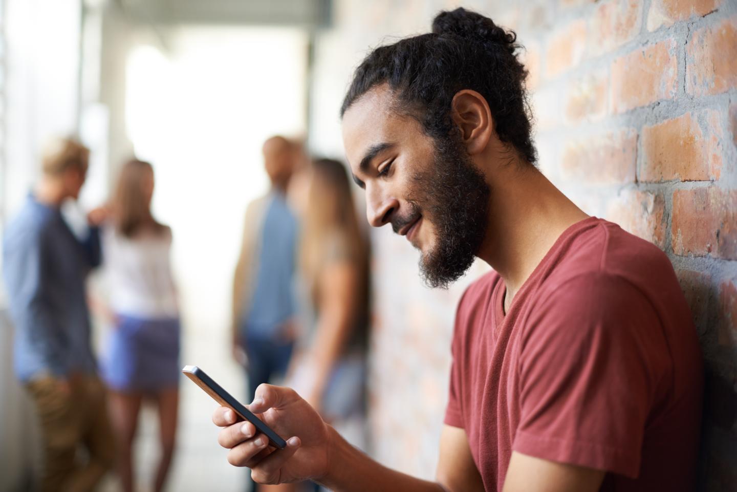 What College Grads Can Learn From Putting Their Phones Down