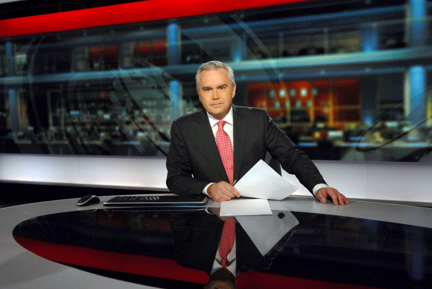 Huw Edwards in N9 news studio for the Ten O'Clock news