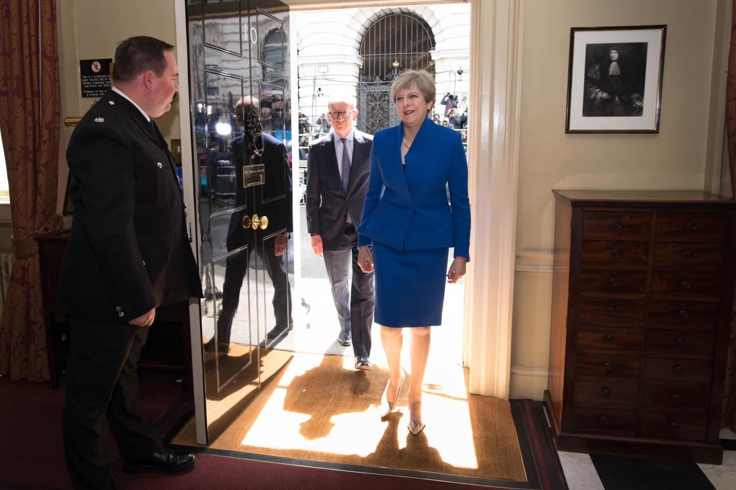 Theresa May Seeks Queen's Permission To Form A UK Government